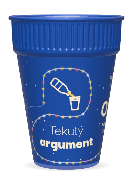 Tmavomodrý kelímek s lahví, která nalévá do kelímku
